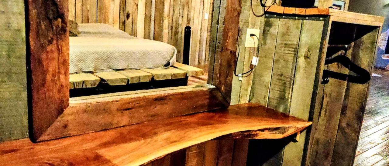 Hocking Hills Rusty Lofts Apartment Лоуган Екстериор снимка
