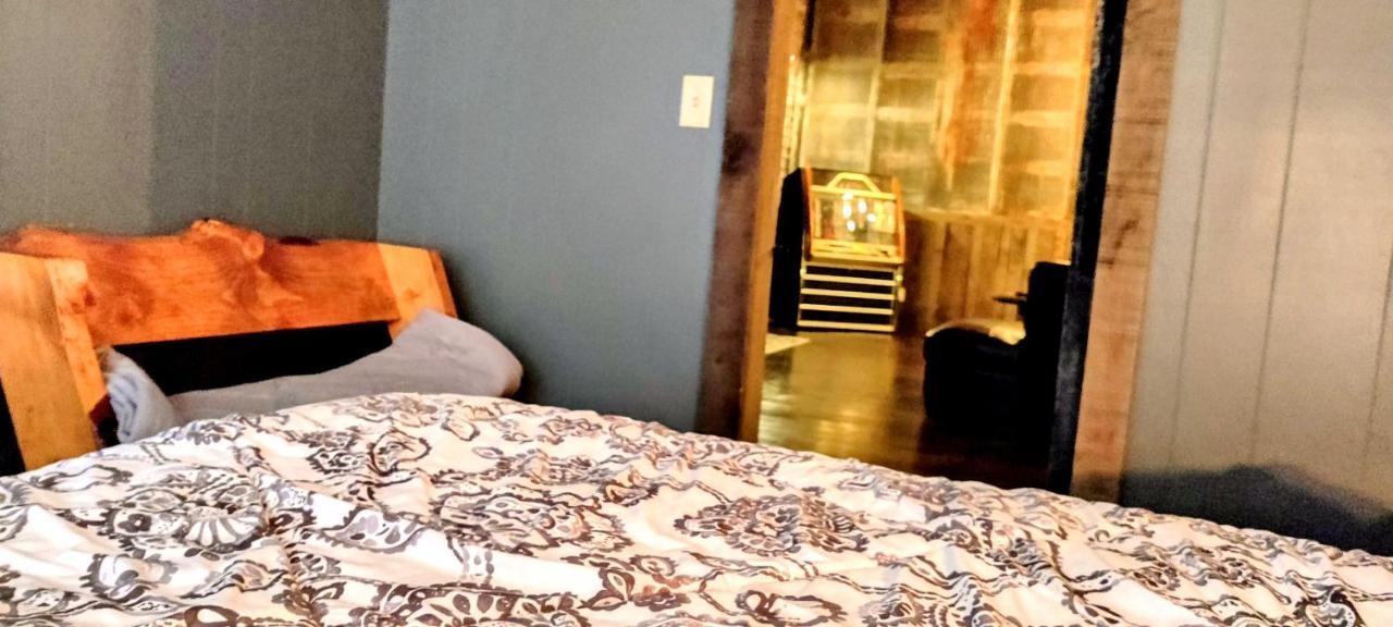 Hocking Hills Rusty Lofts Apartment Лоуган Екстериор снимка